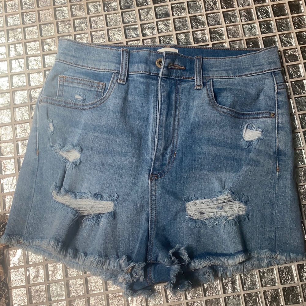 Sneak Peek shorts